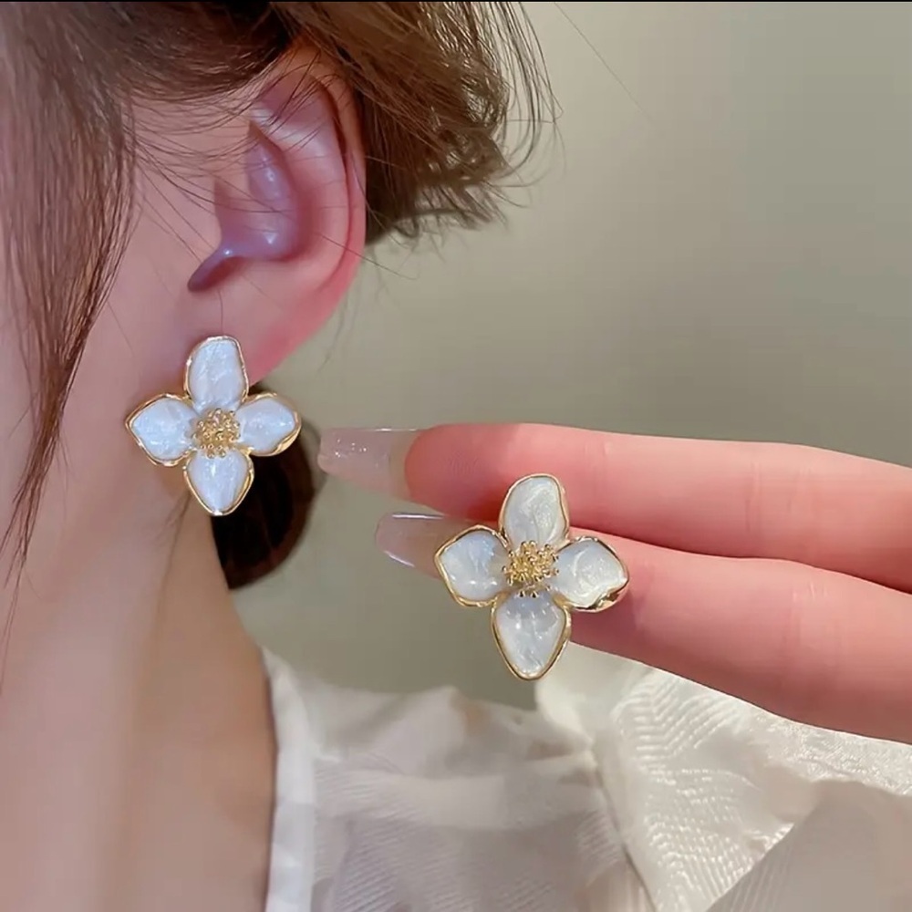 Elegant Gold and White Flower Earrings
